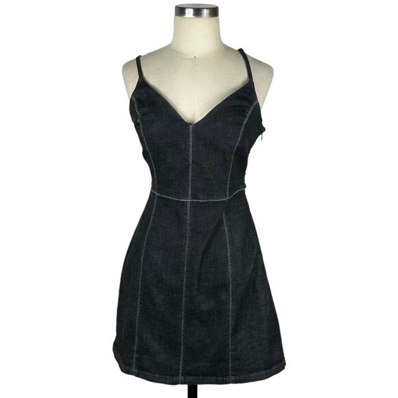 URBAN OUTFITTERS Black Chambray Mini Dress Denim Rinse Medium NWT - Picture 1 of 7